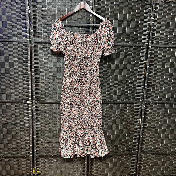 Pretty Garden Dresses & Skirts - Pretty Garden dress small black floral smocked mermaid with puff sleeve stretch